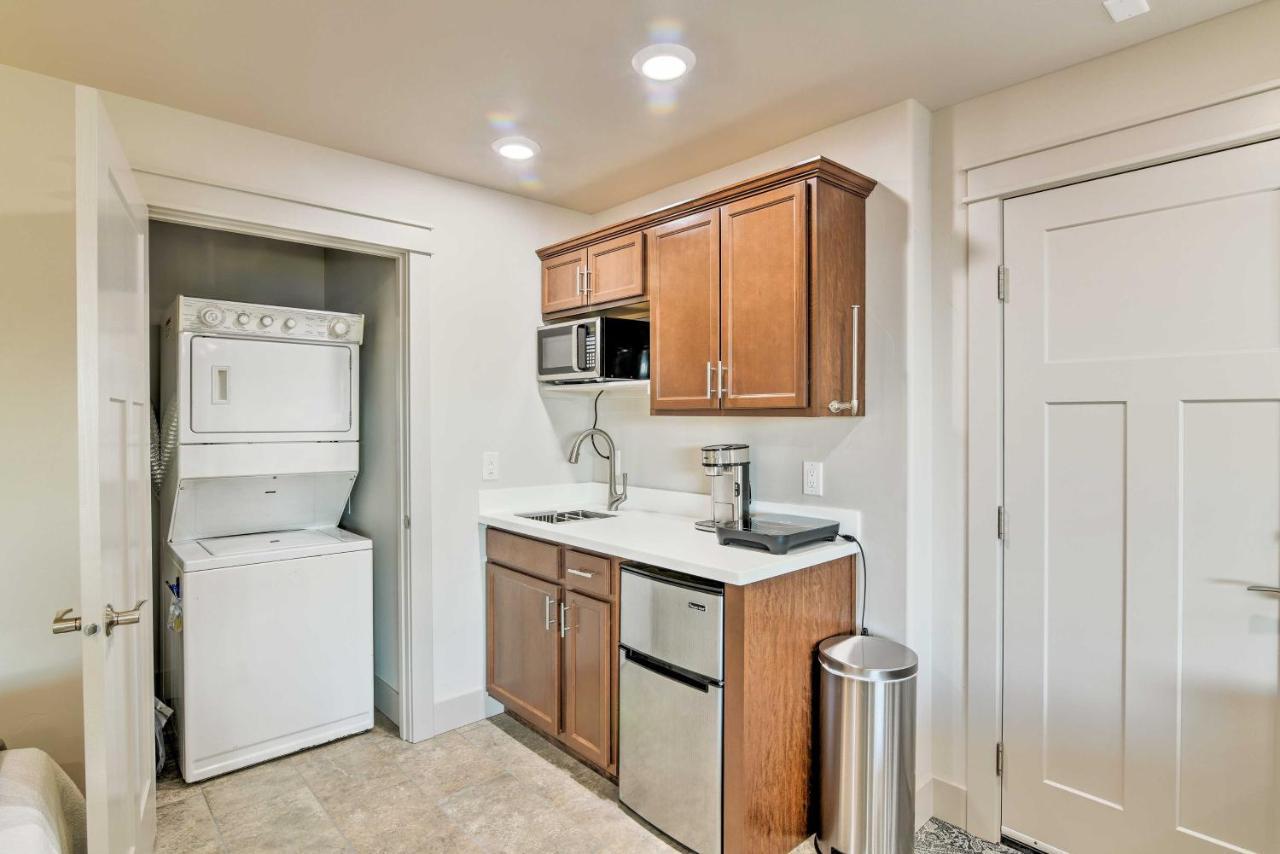 Anchorage Getaway With Mtn Views Less Than 5 Mi To Zoo! Exteriör bild